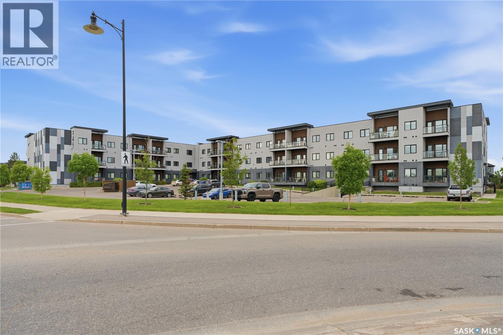 #214 545 Hassard CLOSE - 2