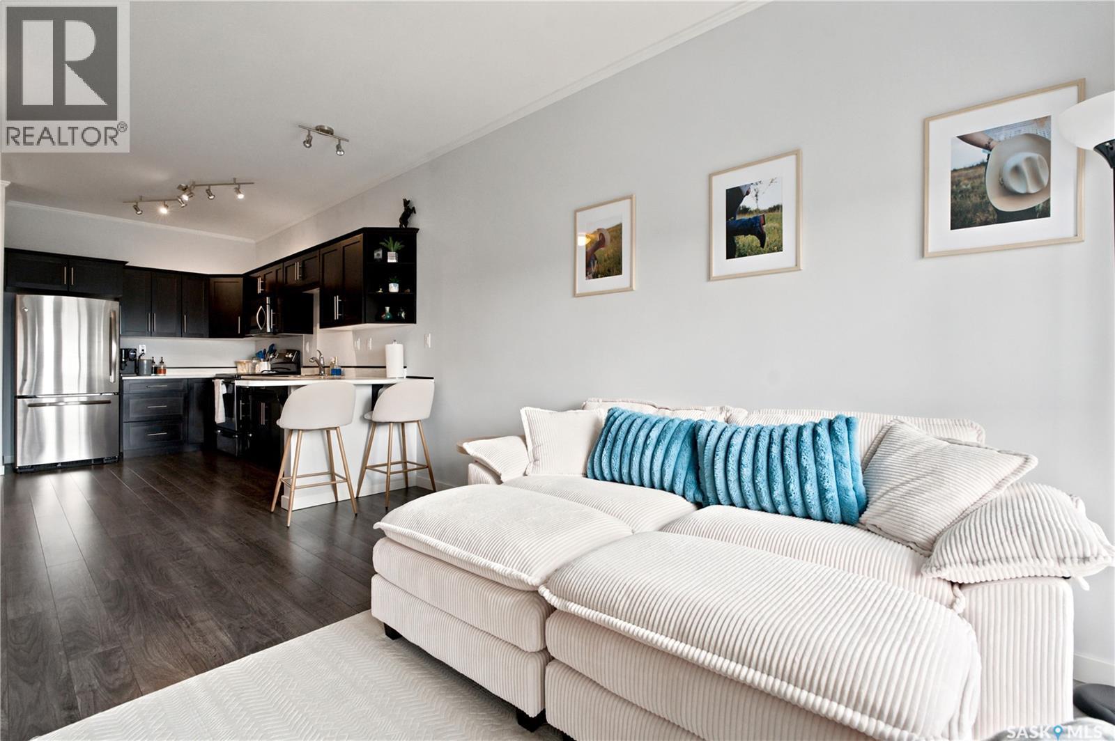 #214 545 Hassard CLOSE - 22