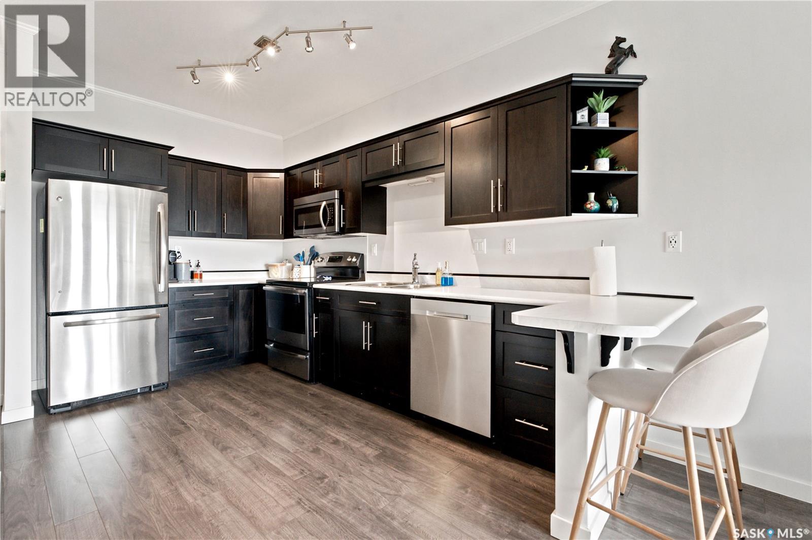 #214 545 Hassard CLOSE - 30