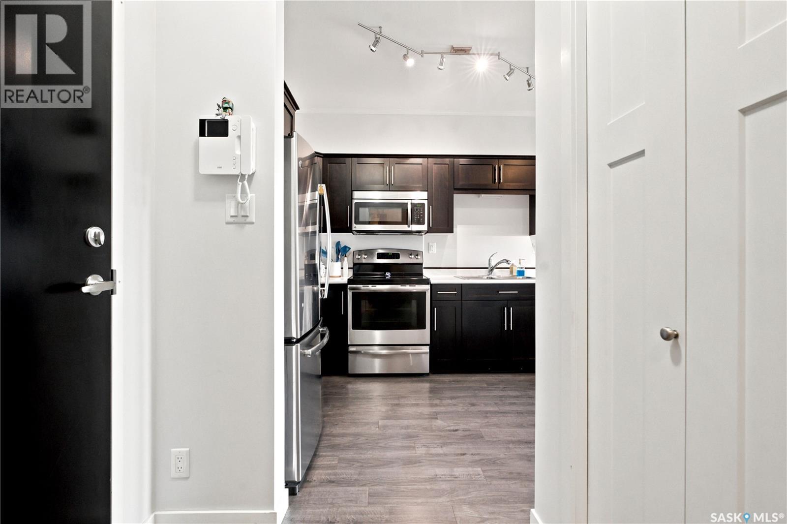 #214 545 Hassard CLOSE - 9