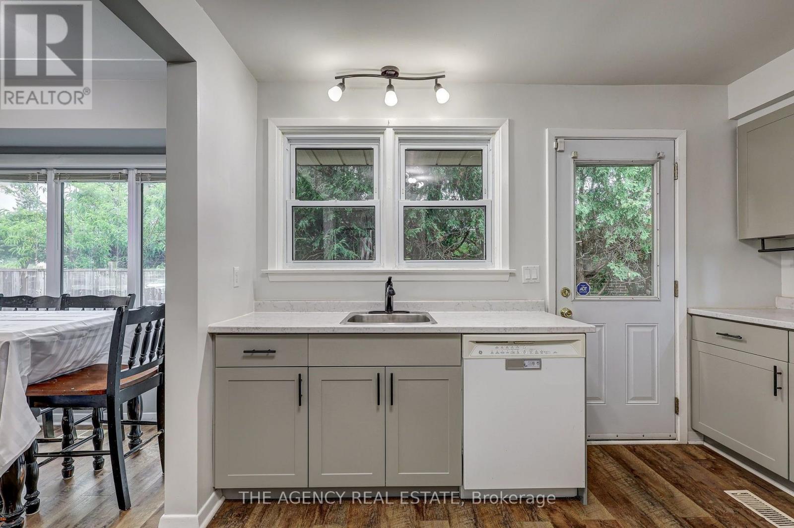 254 KING EDWARD AVENUE - 16