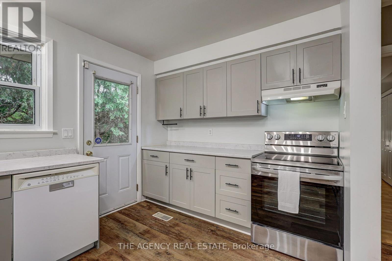 254 KING EDWARD AVENUE - 18