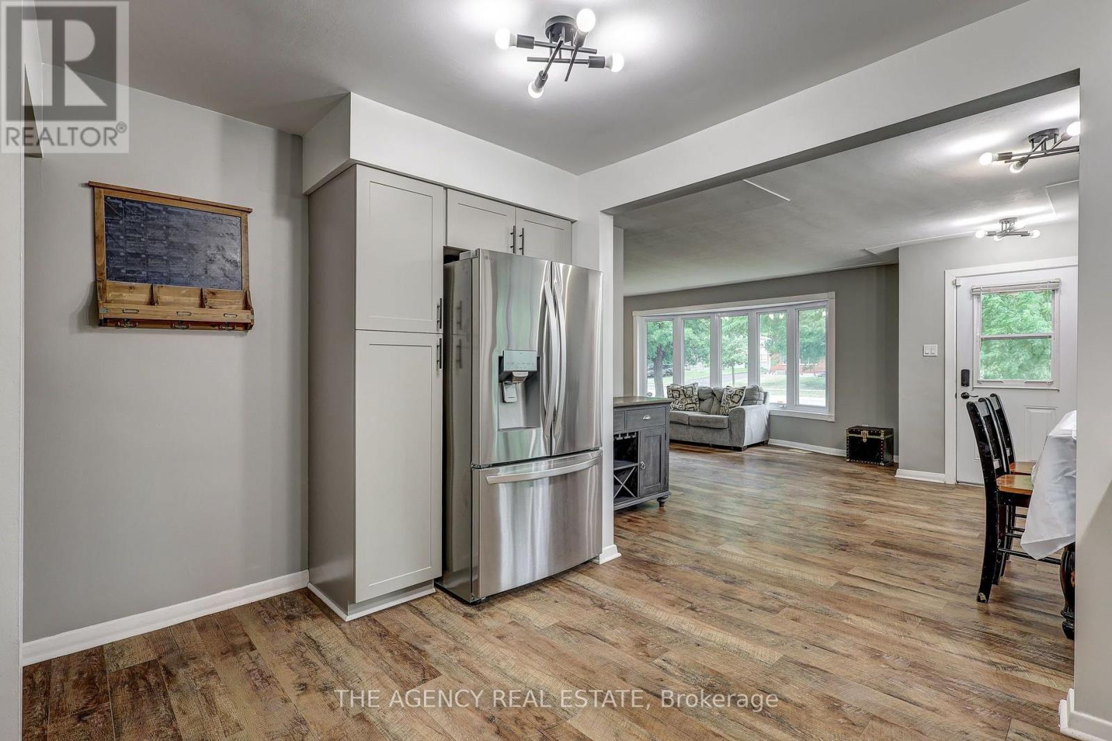 254 KING EDWARD AVENUE - 19