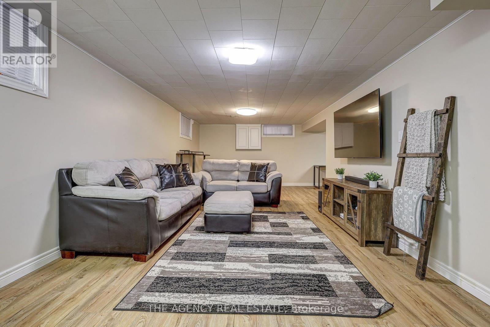 254 KING EDWARD AVENUE - 32
