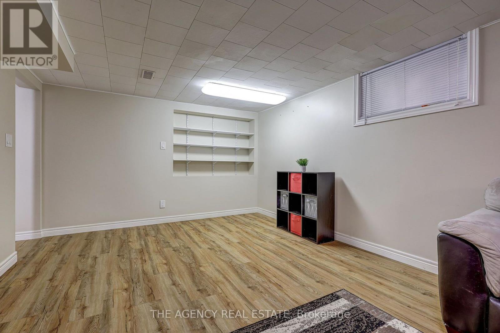 254 KING EDWARD AVENUE - 33