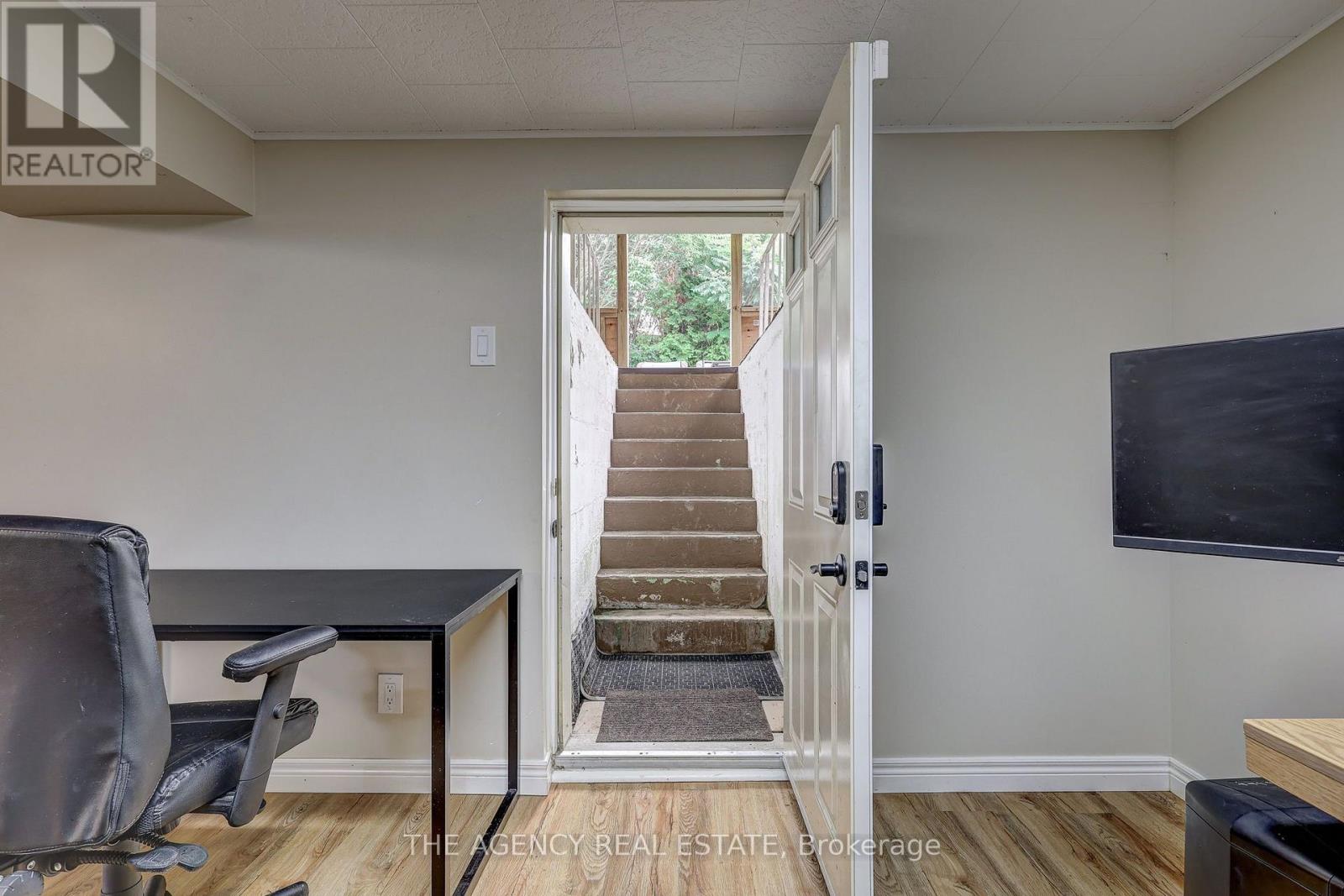254 KING EDWARD AVENUE - 39