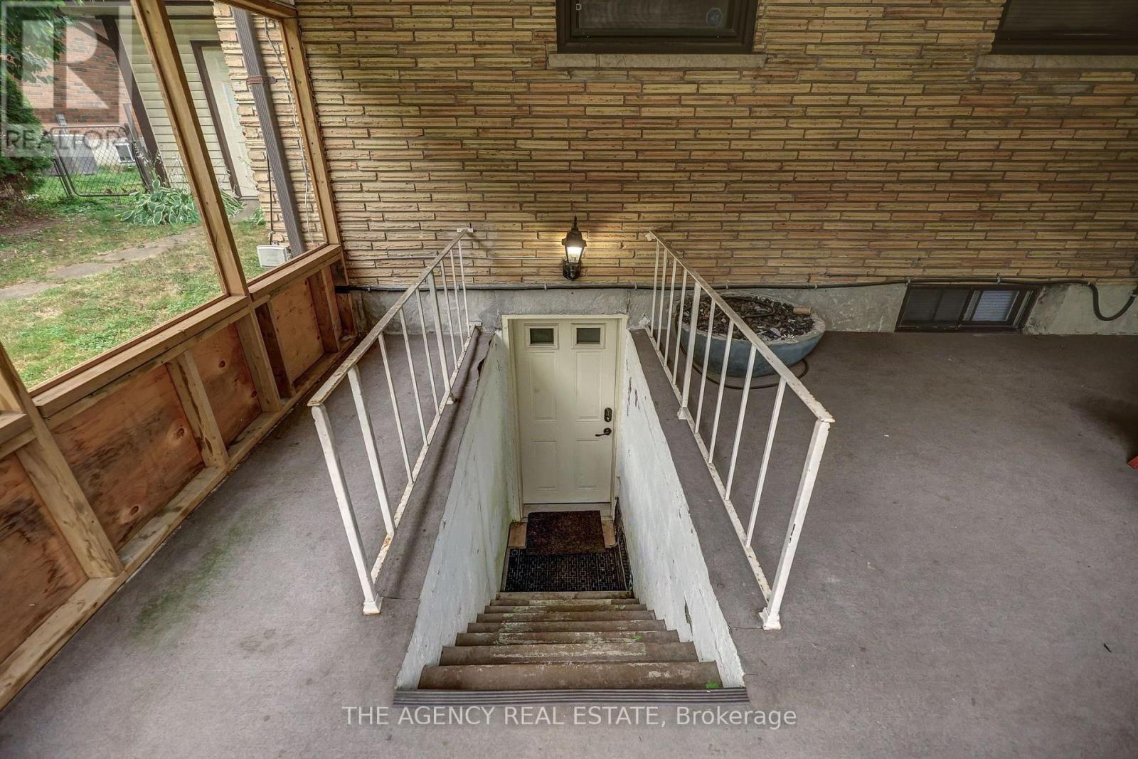 254 KING EDWARD AVENUE - 40