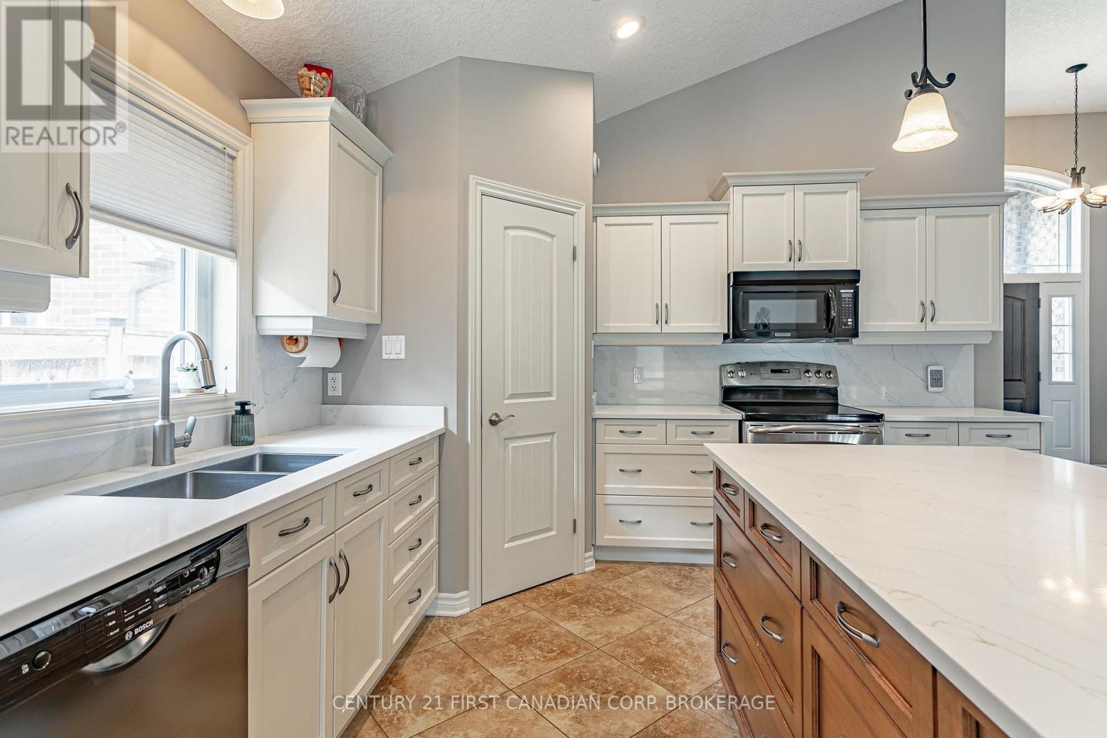270 BOYD BOULEVARD - 10