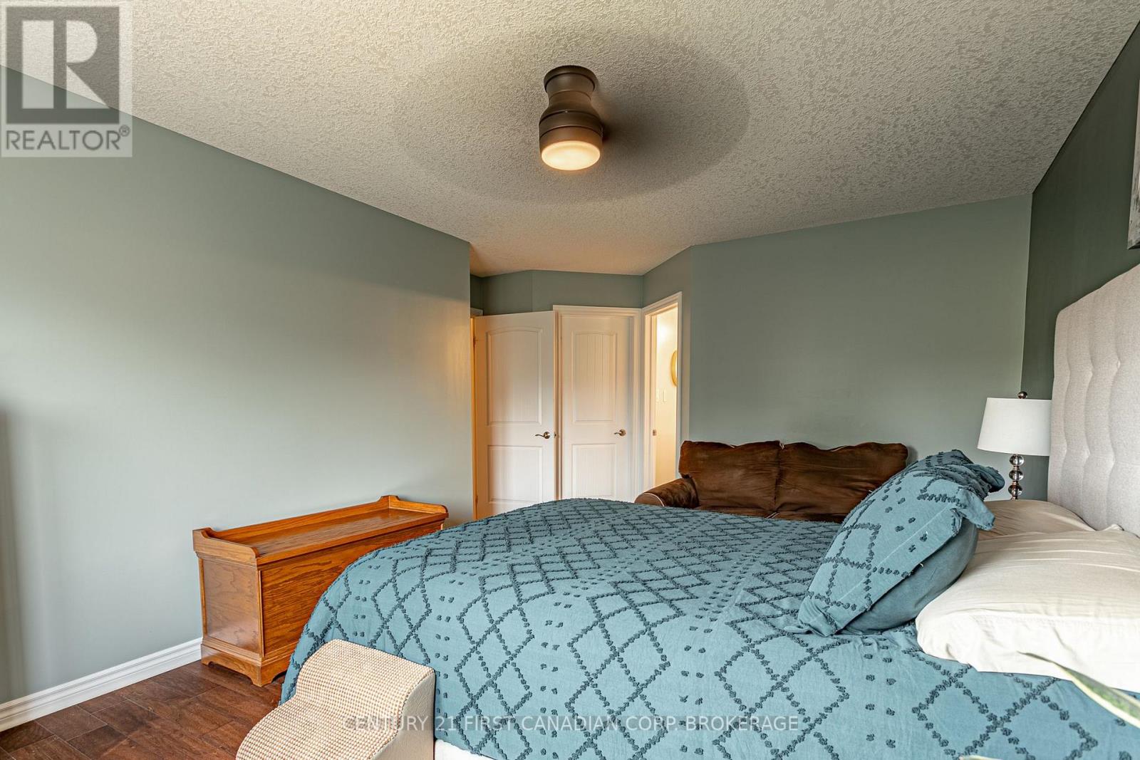270 BOYD BOULEVARD - 19