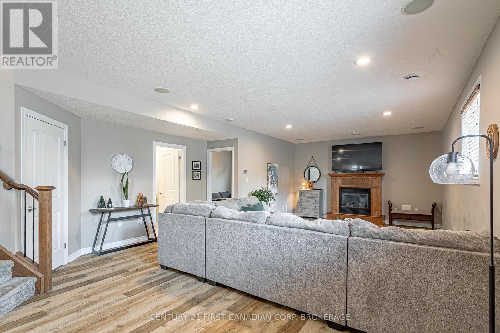 270 BOYD BOULEVARD - 21