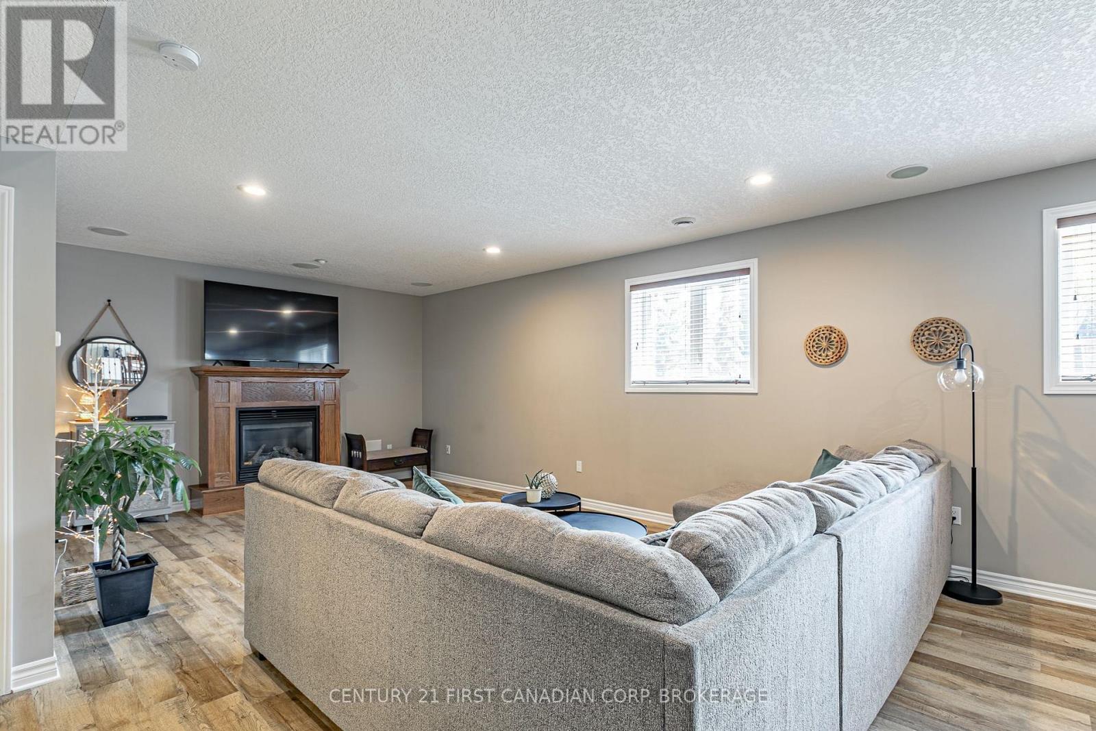 270 BOYD BOULEVARD - 22