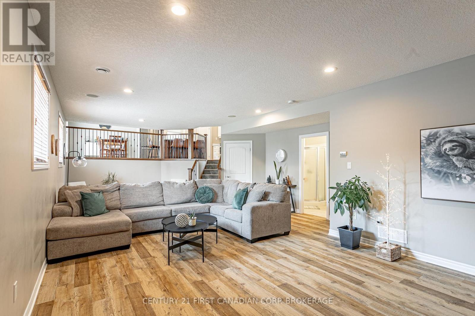 270 BOYD BOULEVARD - 23