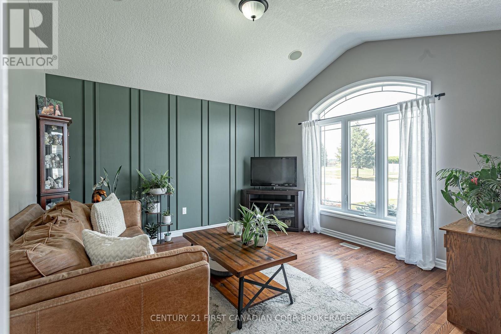 270 BOYD BOULEVARD - 6