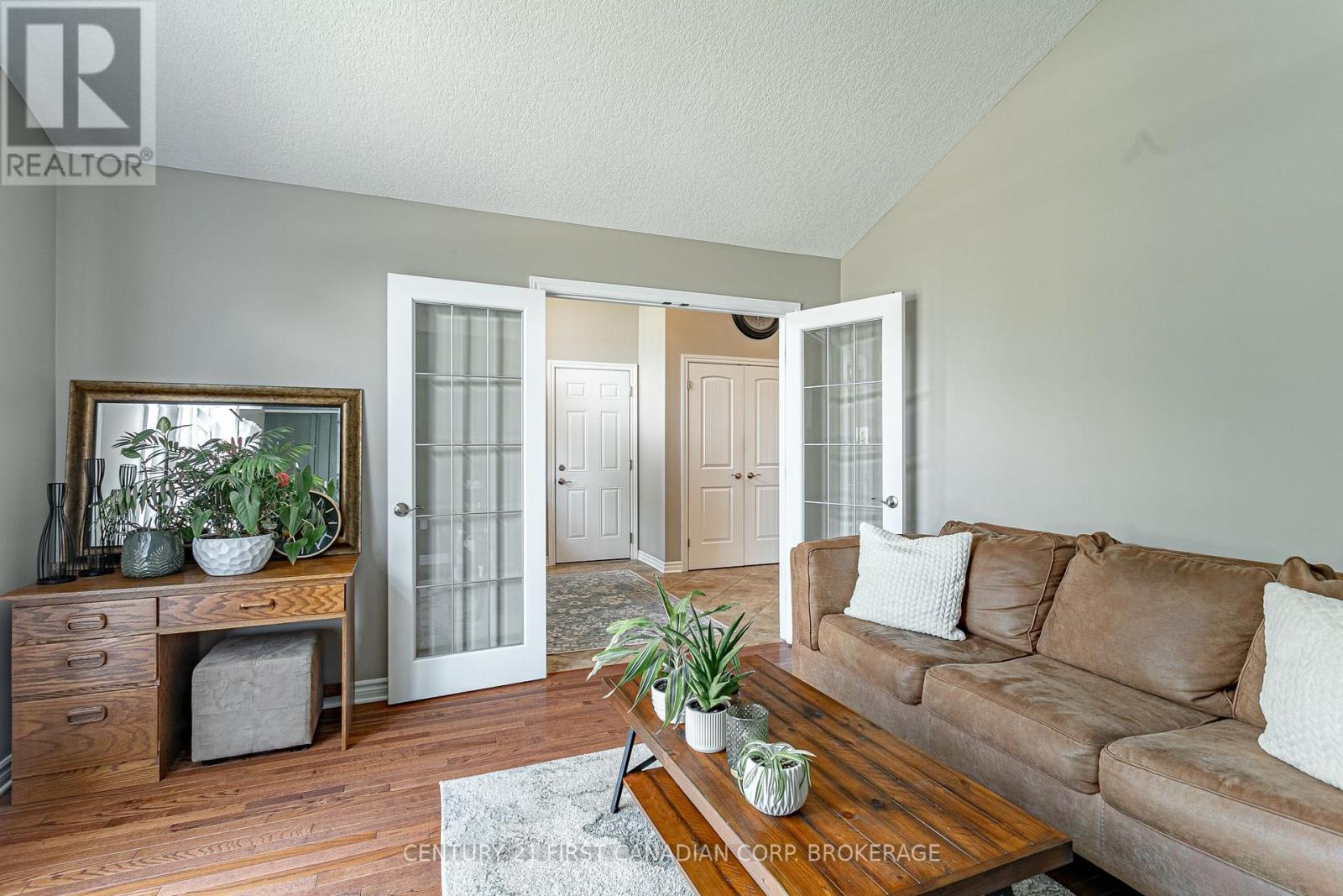 270 BOYD BOULEVARD - 7