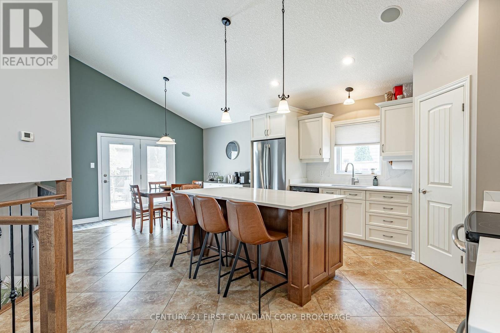 270 BOYD BOULEVARD - 8