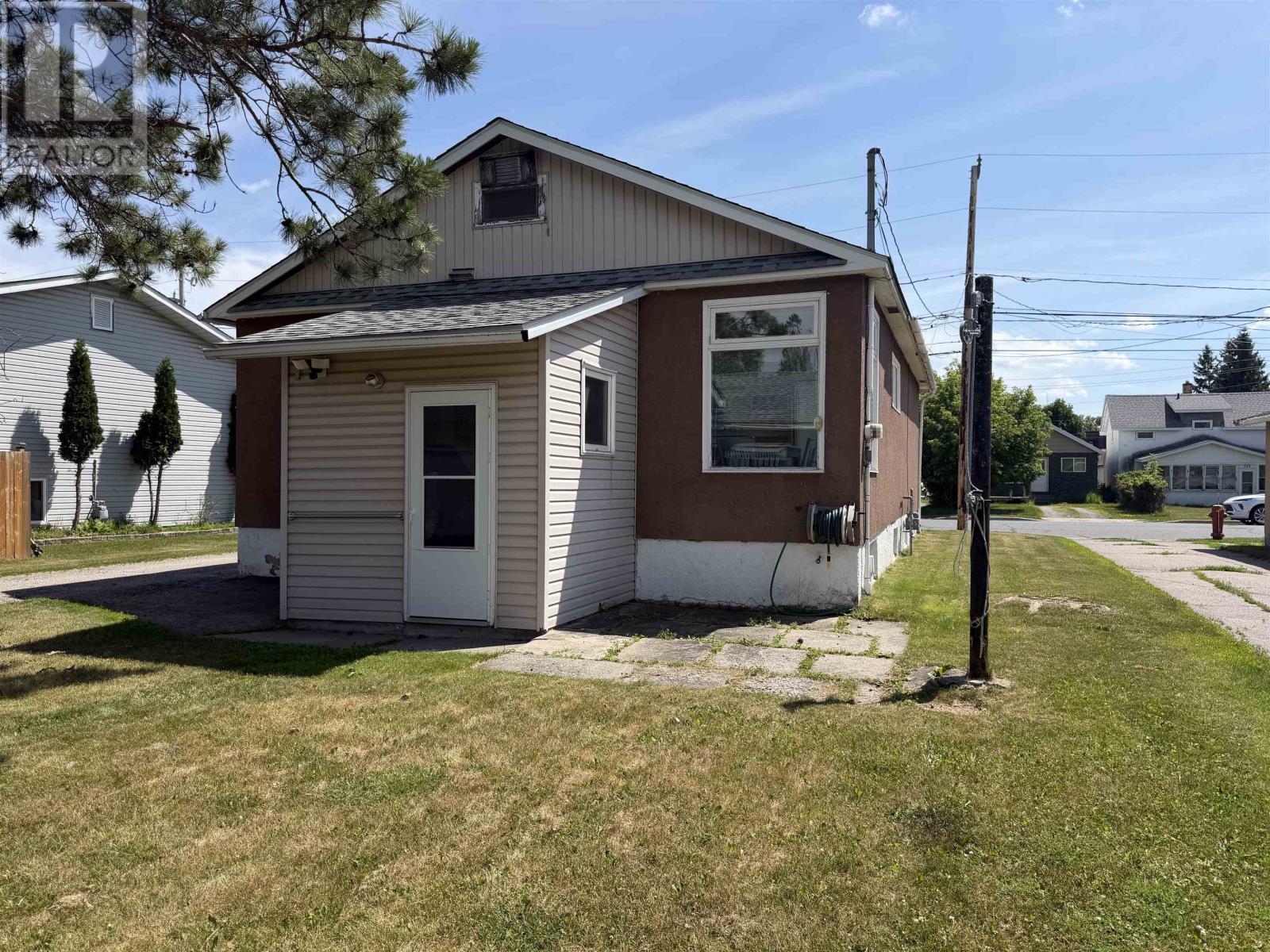 238 Third ST E - 26