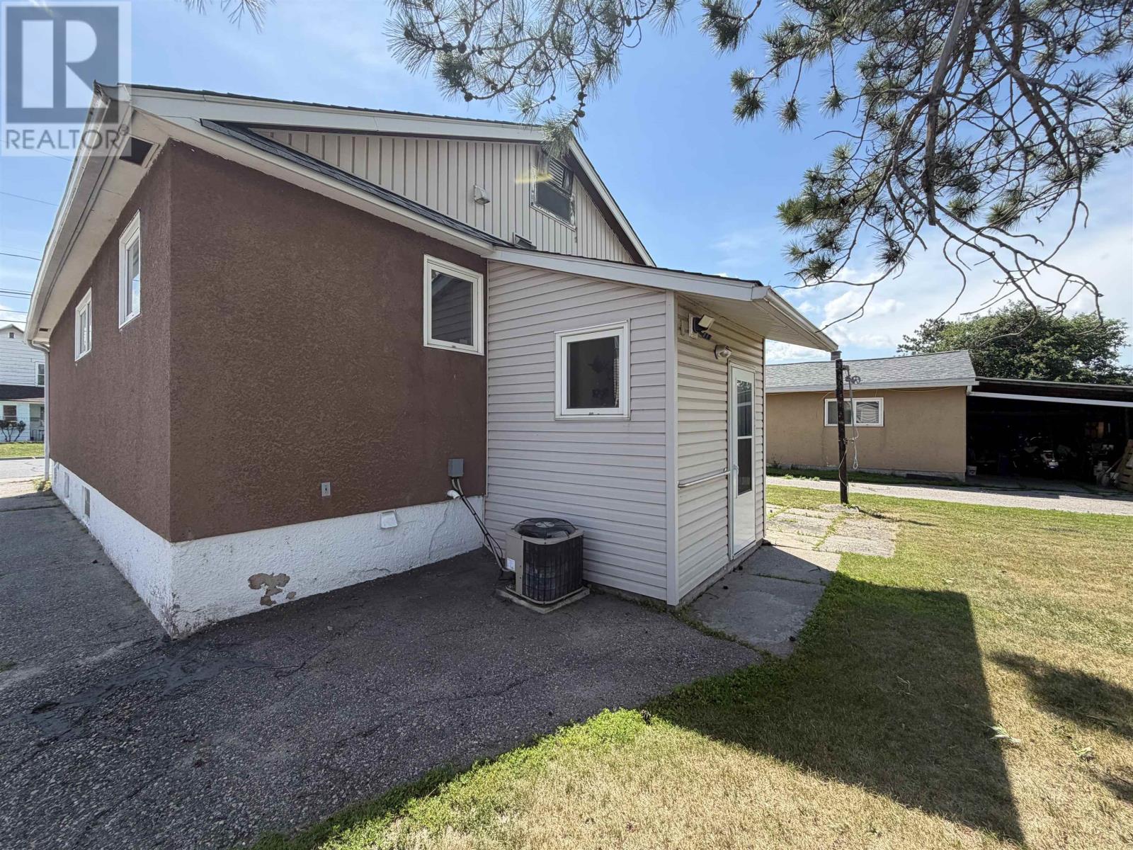 238 Third ST E - 25