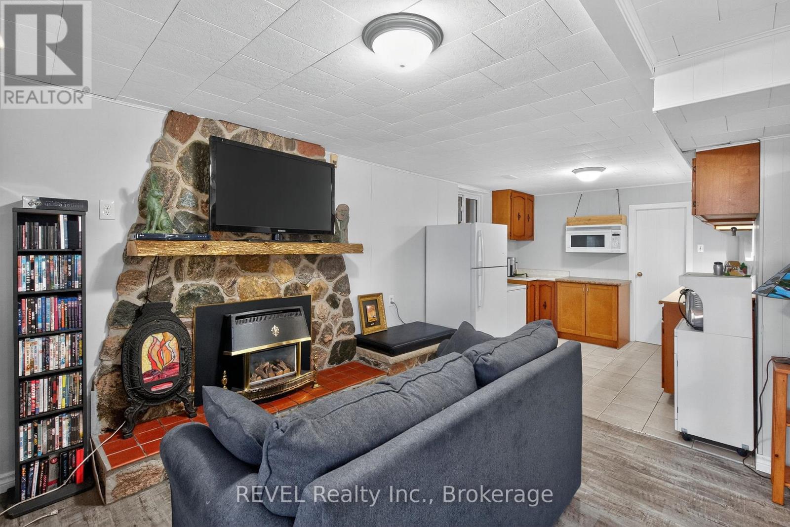 635 WILLIAM STREET - 32