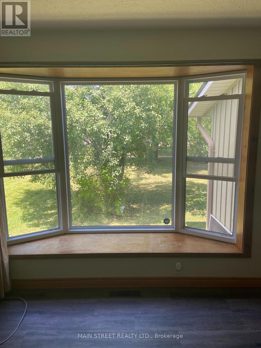 329 JAMES STREET E - 23