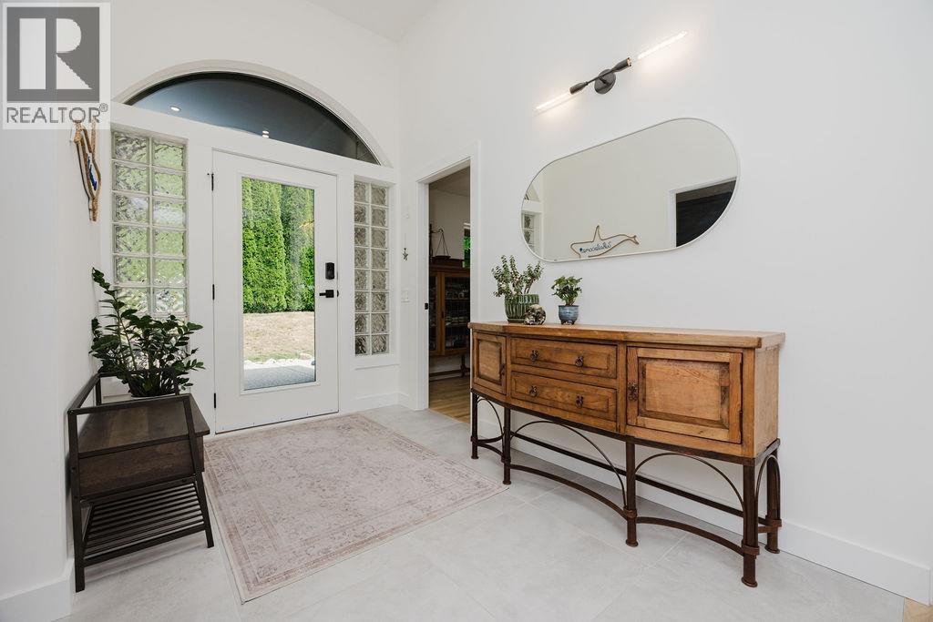 6889 ISLAND VIEW ROAD — photo 4