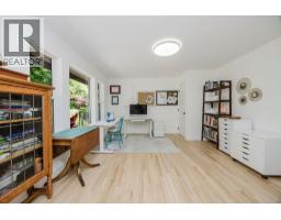 6889 Island View Road, Sechelt, BC V7Z0T2 Photo 7
