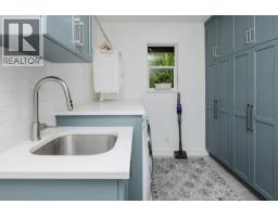6889 Island View Road, Sechelt, BC V7Z0T2 Photo 8