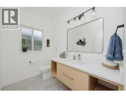 6889 Island View Road, Sechelt, BC V7Z0T2 Photo 9