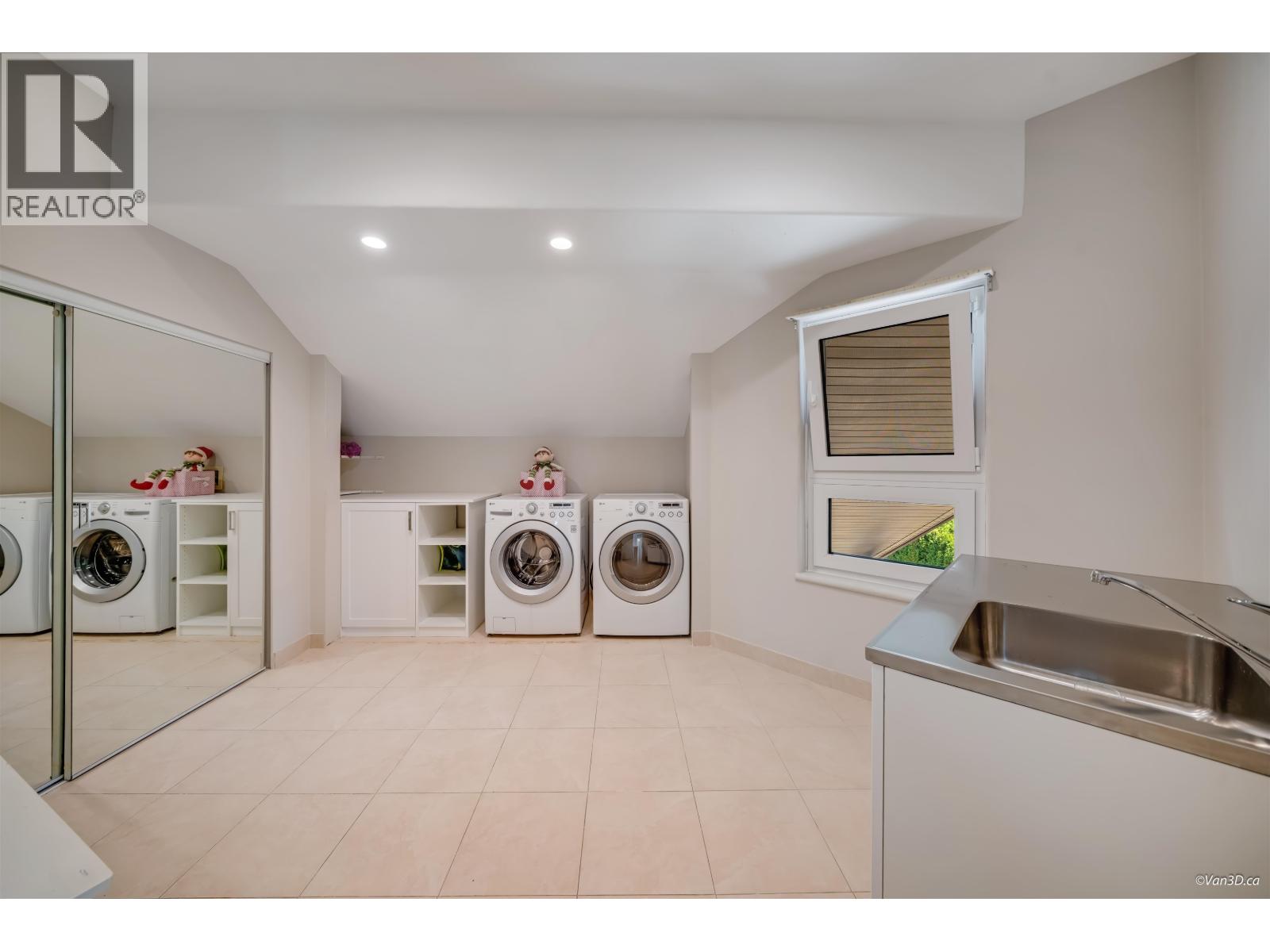 5387 WESTHAVEN WYND, West Vancouver