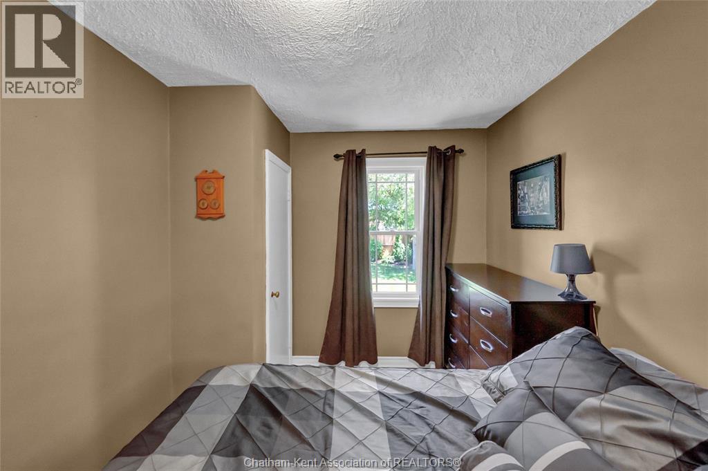 94 Dundas STREET - 16