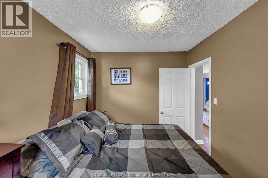 94 Dundas STREET - 17