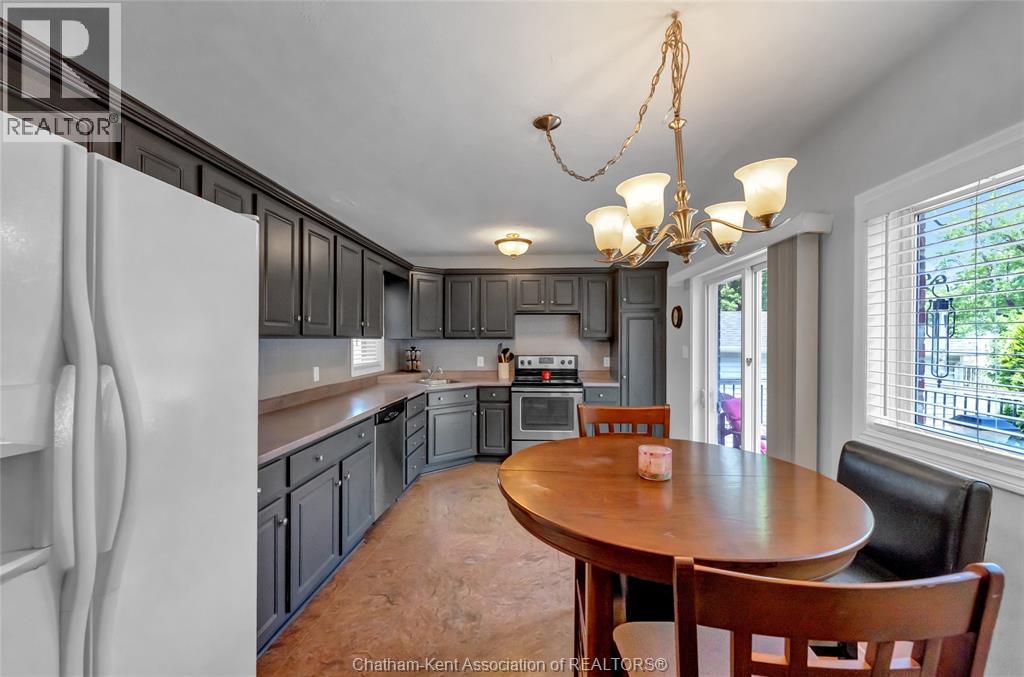 94 Dundas STREET - 18