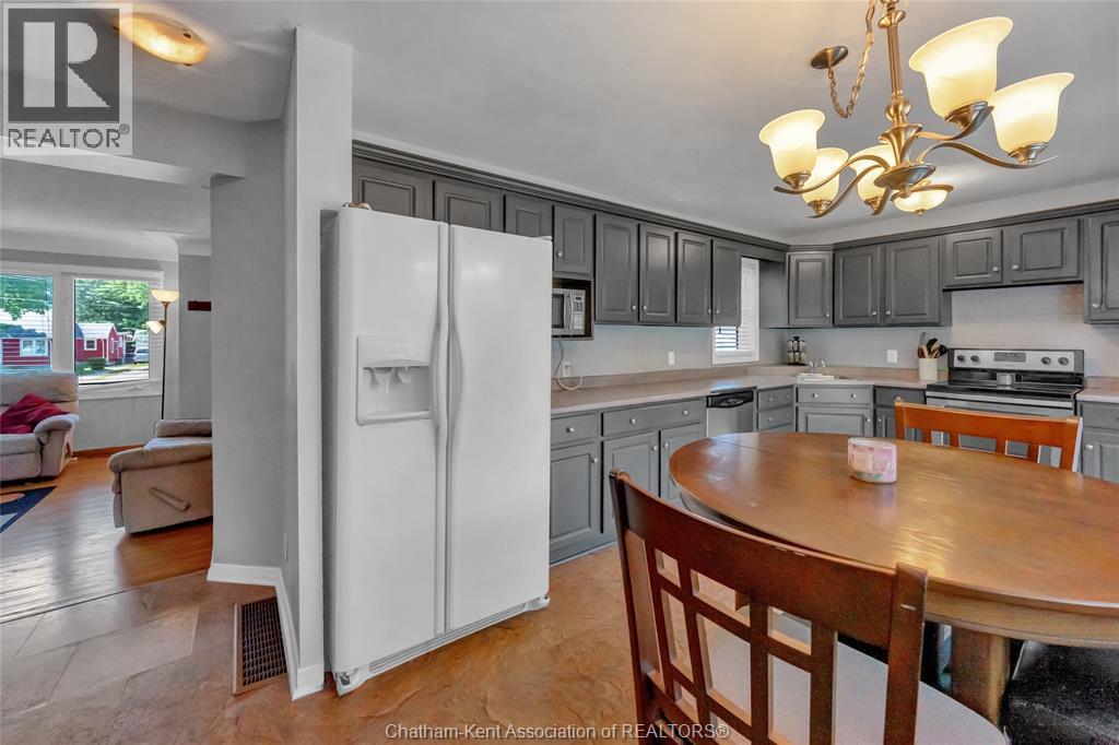 94 Dundas STREET - 24