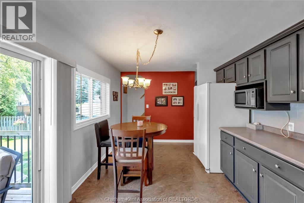 94 Dundas STREET - 19