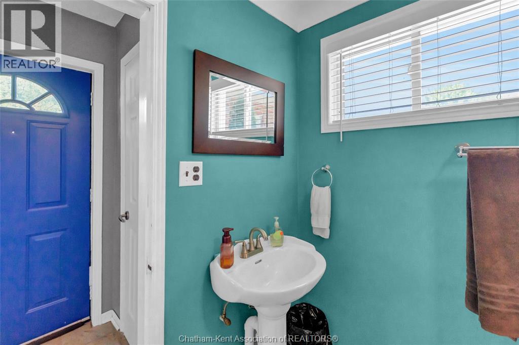 94 Dundas STREET - 14