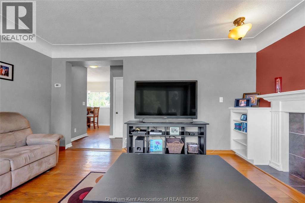 94 Dundas STREET - 11