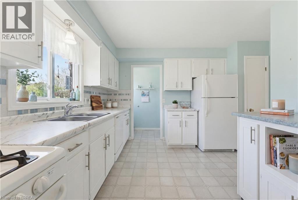 65 LYNDHURST Avenue - 11