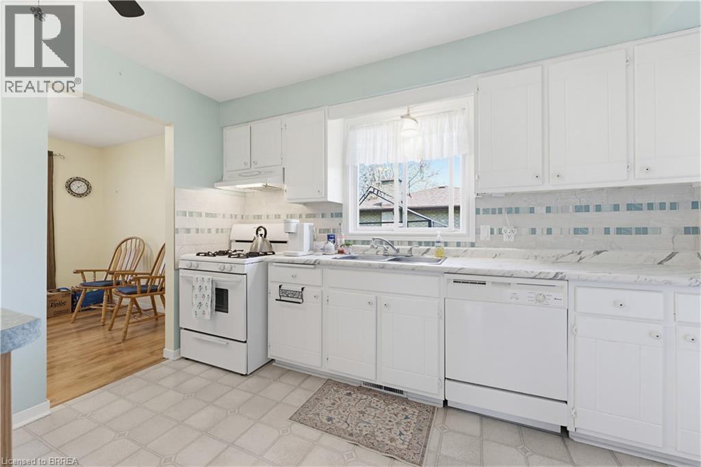 65 LYNDHURST Avenue - 12