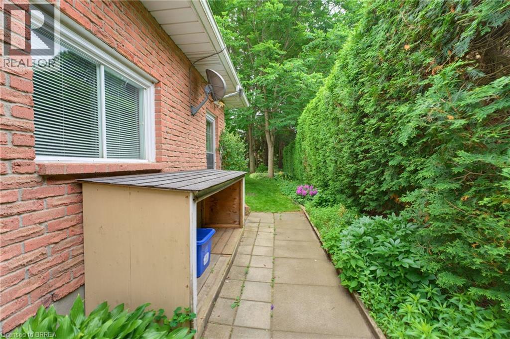 65 LYNDHURST Avenue - 28