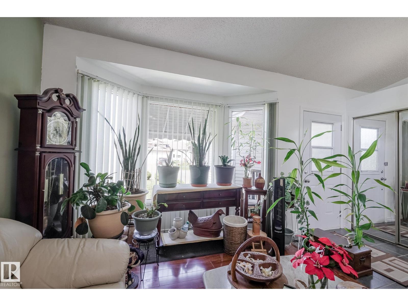 7011 190 ST NW - 9