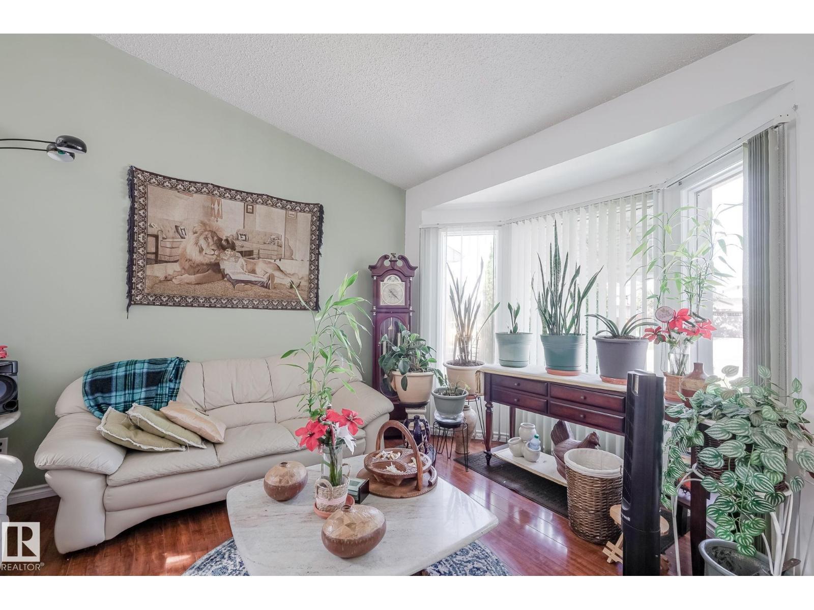 7011 190 ST NW - 10