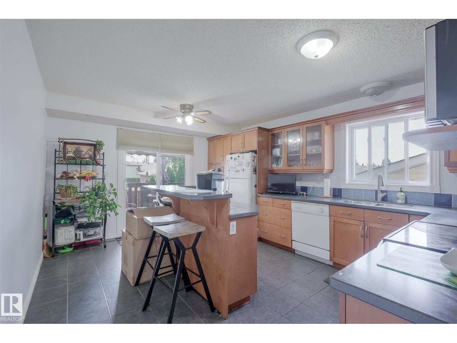 7011 190 ST NW - 16