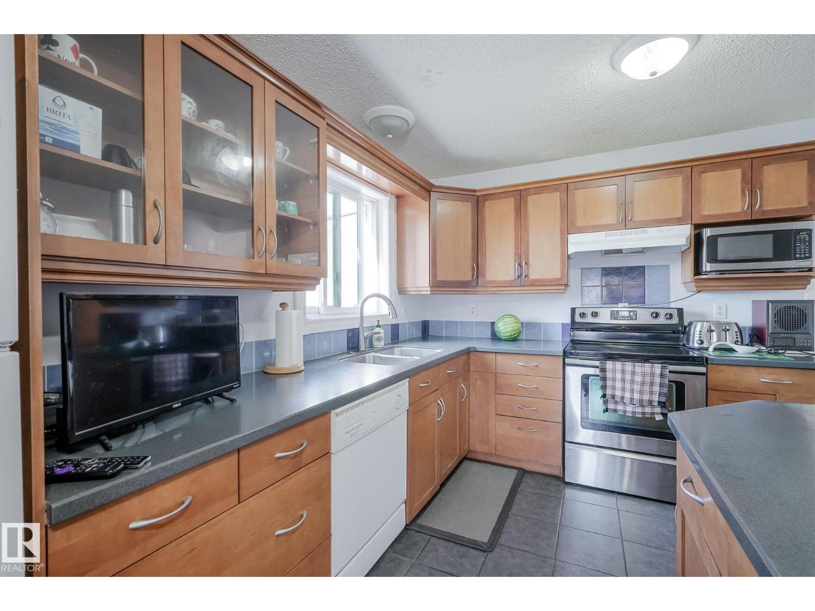 7011 190 ST NW - 17