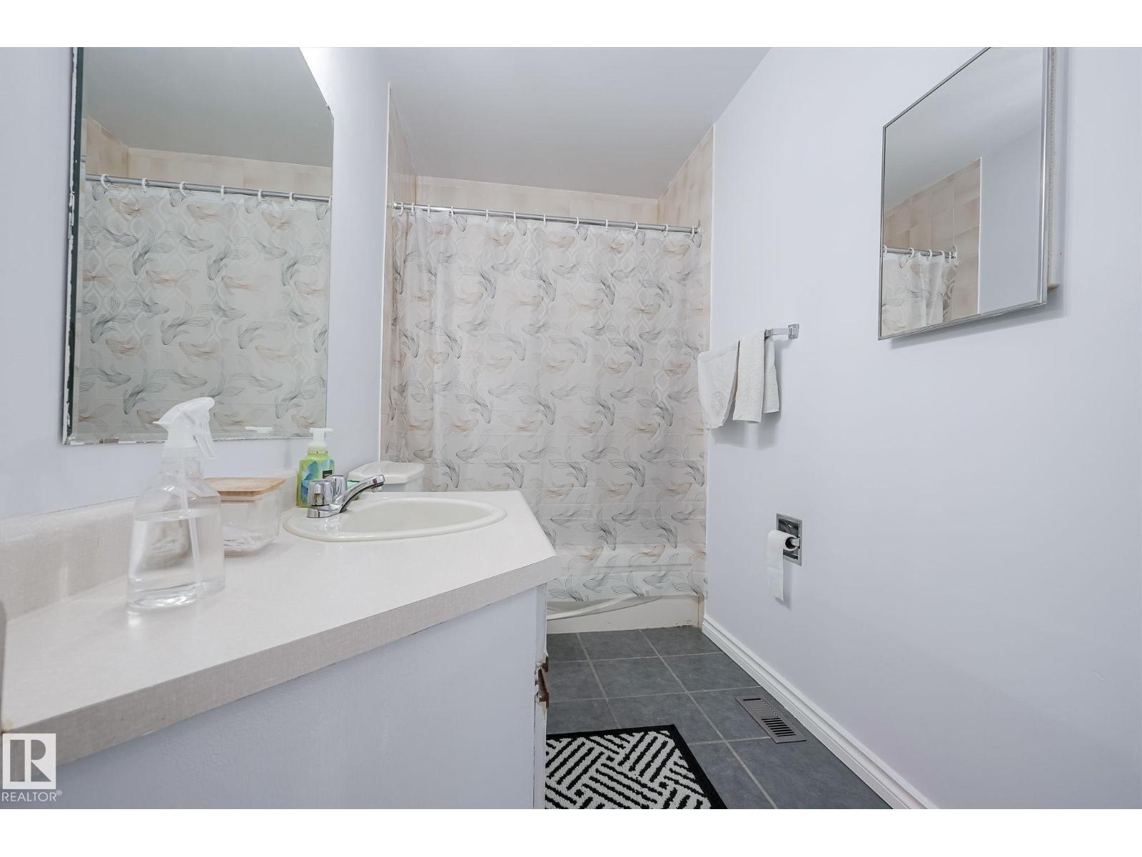 7011 190 ST NW - 32