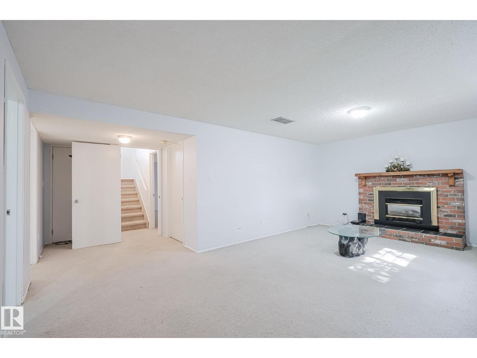 7011 190 ST NW - 37