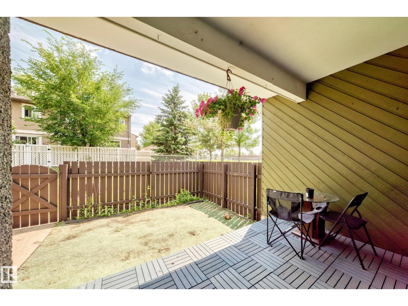 8033 27 AV NW - 10