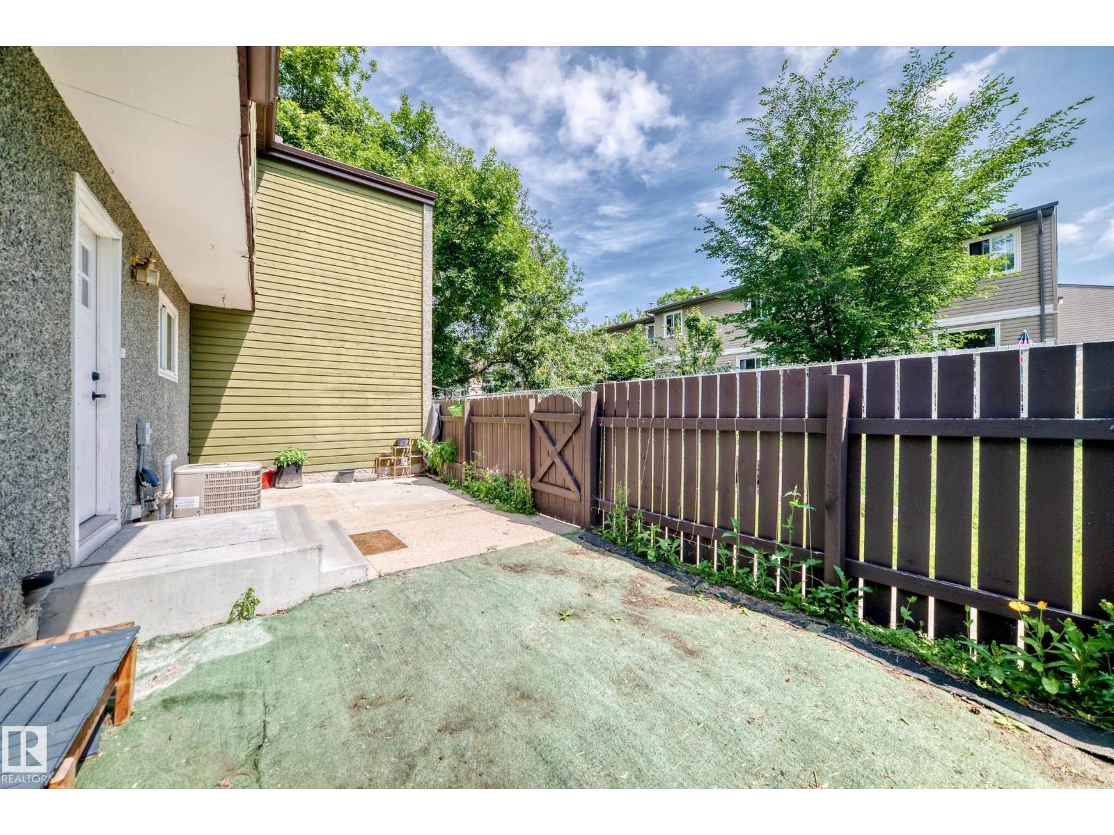 8033 27 AV NW - 11