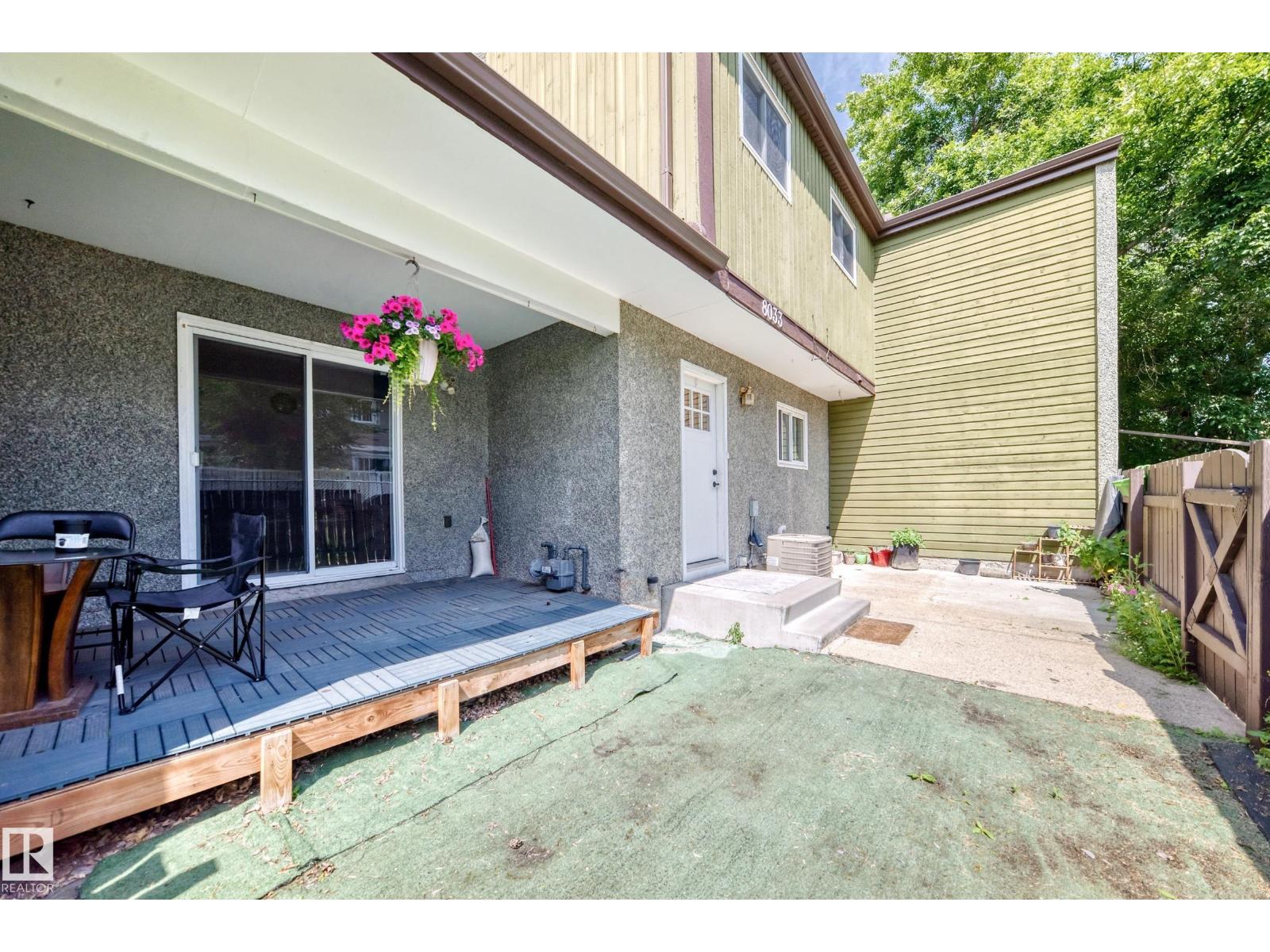 8033 27 AV NW - 12