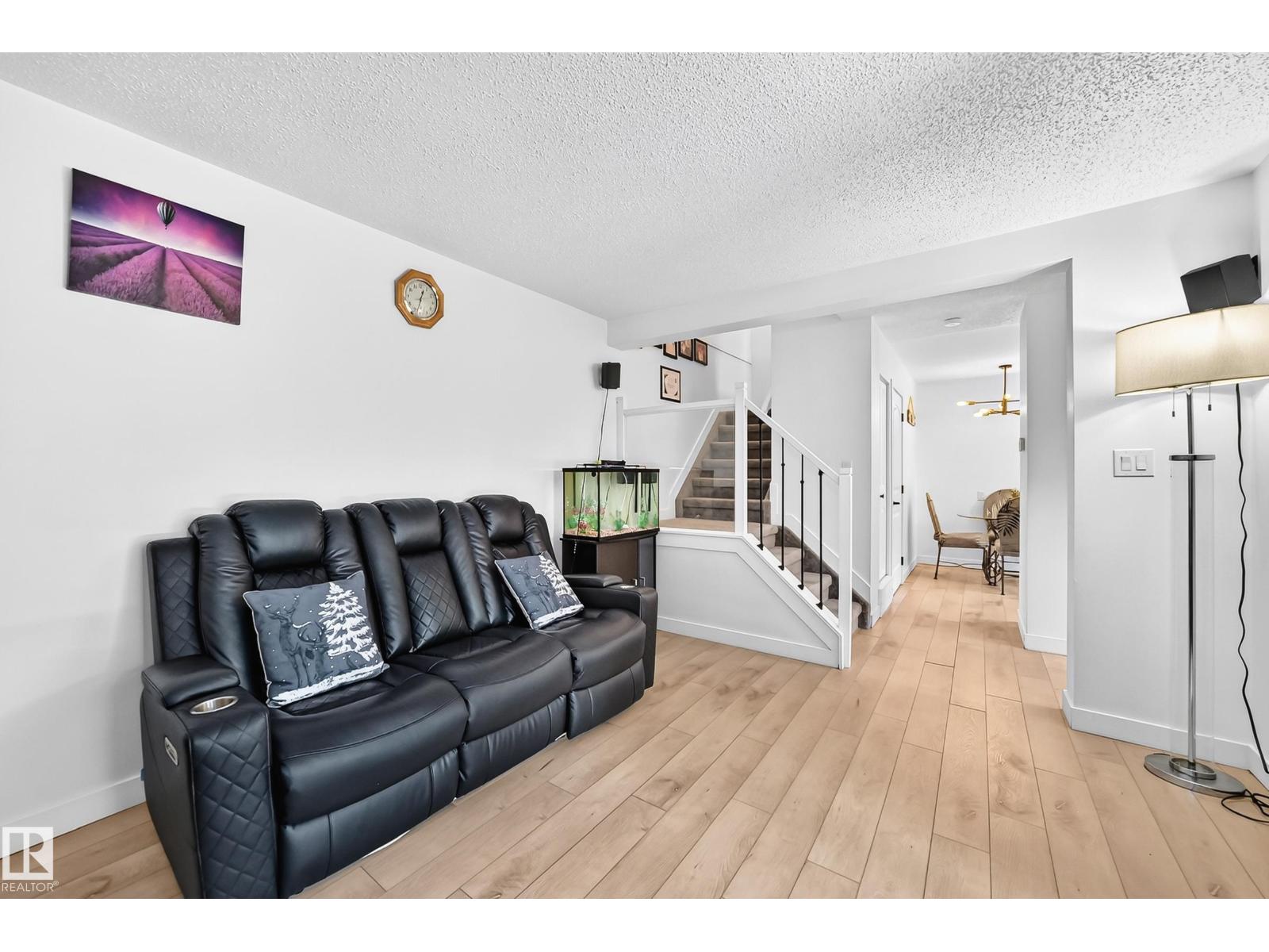 8033 27 AV NW - 13