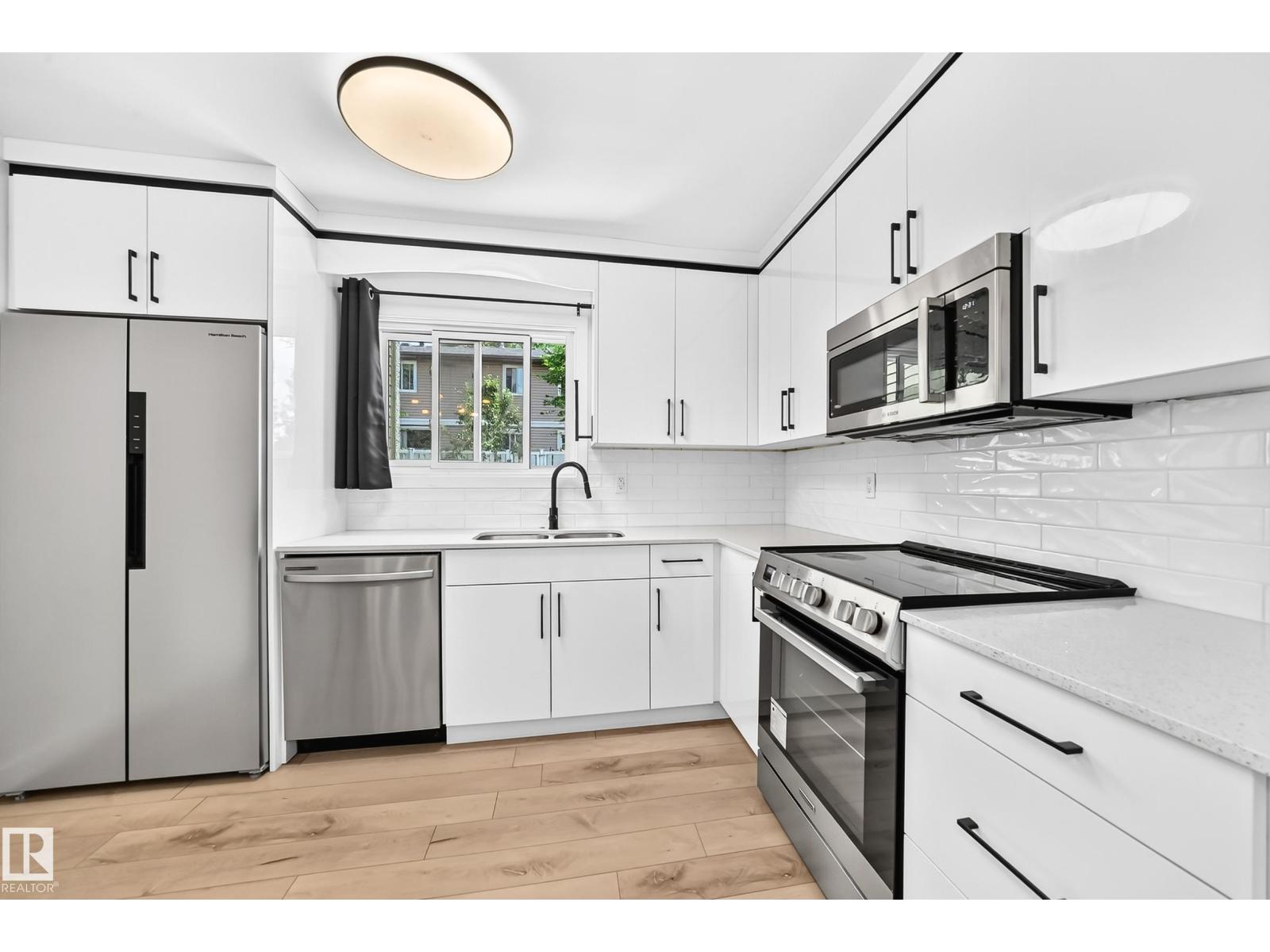 8033 27 AV NW - 15