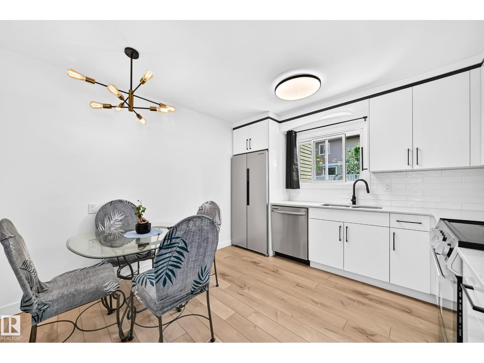 8033 27 AV NW - 16